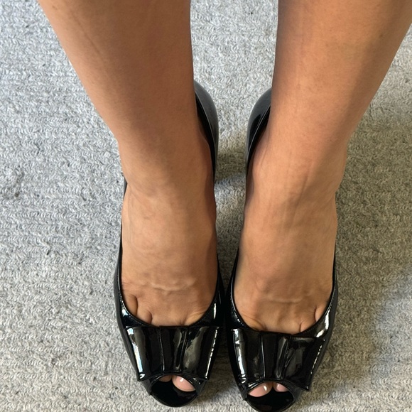 Stuart Weitzman peep toe black potent leather size 40 dress shoes - Picture 6 of 7